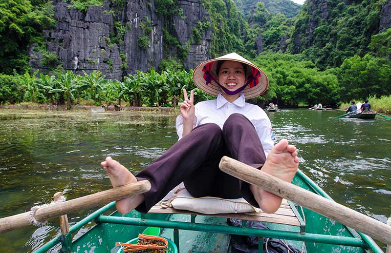 476 - Vietnam - cuevas de Tam Coc - rio Ngo Dong - barquera